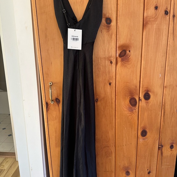 New with tags, never worn - Picture 4 of 6